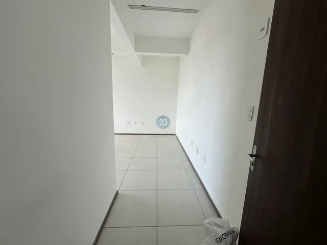 Imagem 4: Alugo sala comercial, com 39m², 10 vagas de estacionamento rotativo, próximo Avenida
