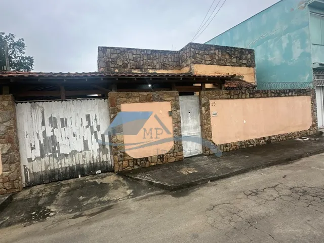Imagem: Casa de Esquina Térrea com piscina à Venda