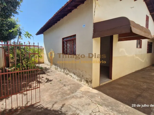 Imagem: Casa Ampla com 3 Dormitórios, Quintal Amplo