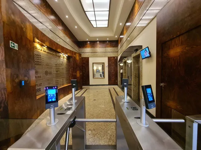 Imagem 2: Sala comercial - Centro Empresarial Champs Elysees