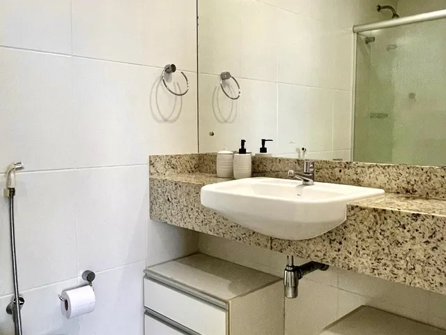 Imagem 5: Apartamento de 1/4 mobiliado, com varanda fechada e com hidromassagem, no Ed. Mundo Plaza