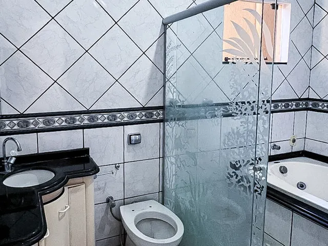 Imagem 13: Casa de 3 Quartos, sendo 1 suíte com hidromassagem, em acabamento Premium no Condomínio