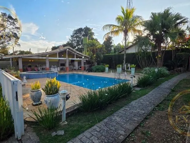 Imagem: A casa possui 3 Dormitórios, 3 Suítes, 4 Banheiros, 6
