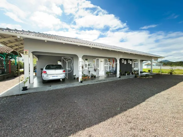 Imagem: Casa com 3 Quartos e Terreno de 486 m²