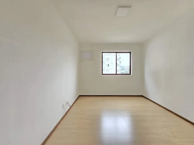 Imagem 12: Apartamento com 2 quartos e sacada com churrasqueira, localizado no Glória para