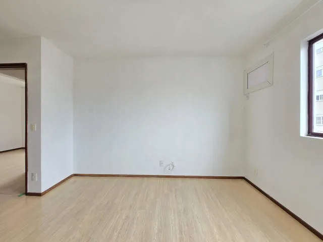 Imagem 16: Apartamento com 2 quartos e sacada com churrasqueira, localizado no Glória para