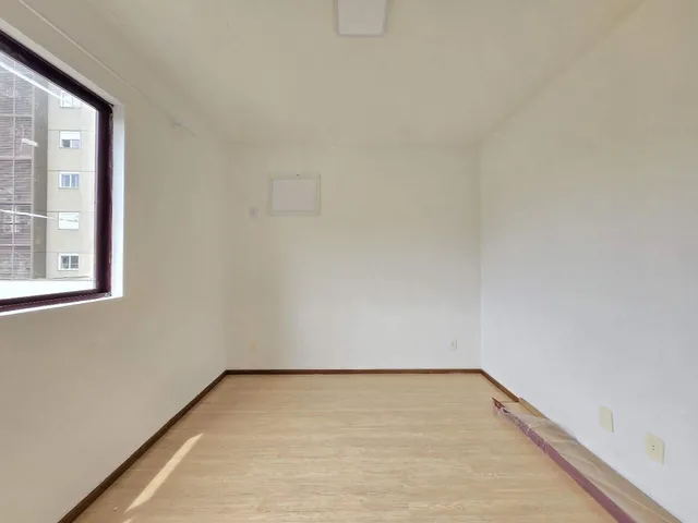 Imagem 4: Apartamento com 2 quartos e sacada com churrasqueira, localizado no Glória para