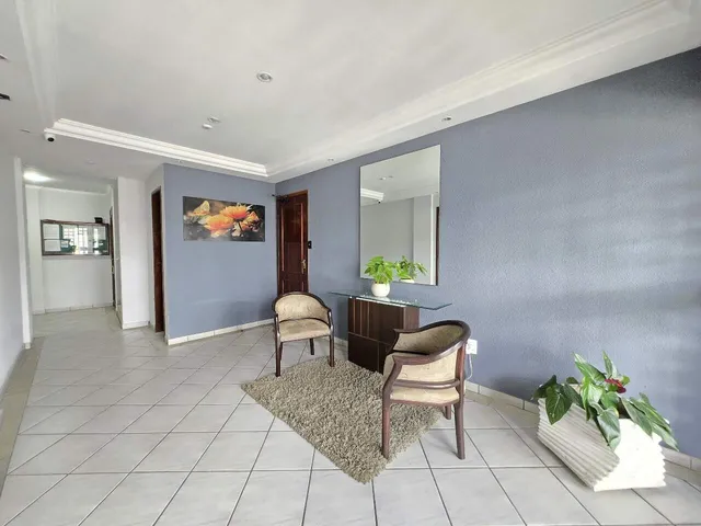 Imagem 2: Apartamento com 2 quartos e sacada com churrasqueira, localizado no Glória para
