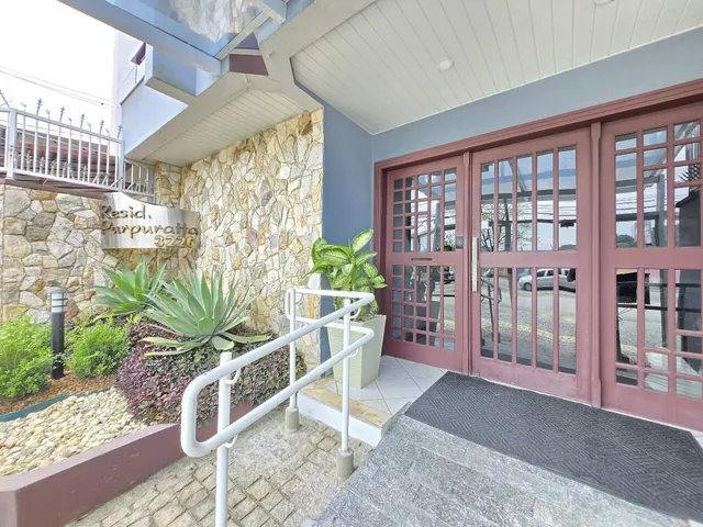 Imagem 6: Apartamento com 2 quartos e sacada com churrasqueira, localizado no Glória para