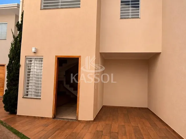 Imagem: Sobrado à venda R$ 450.000,00 com 3 quartos