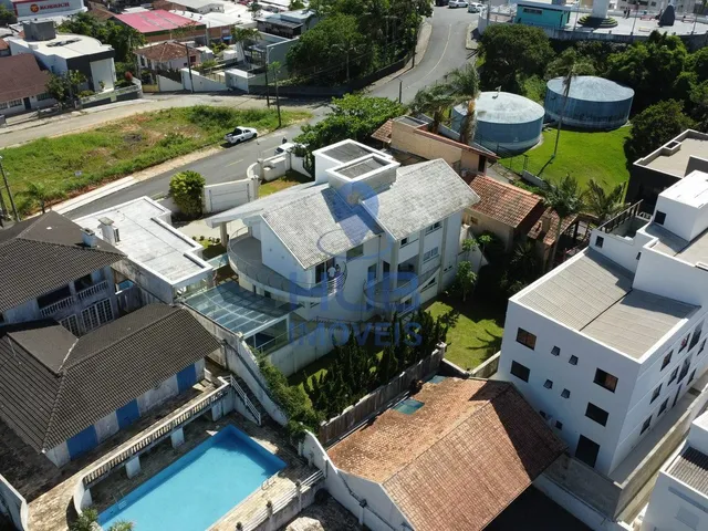 Imagem 2: Casa com 4 dormitórios à venda sendo 4 suítes, 327.0 m² por - R$ 6.000.000,00