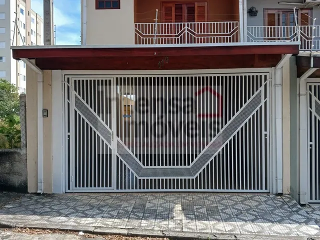 Imagem: A casa possui 3 Dormitórios, 1 Suíte, 3 Banheiros, 2