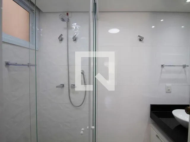 Imagem 4: Este espaçoso apartamento mobiliado está localizado no vibrante bairro de Pinheiros e