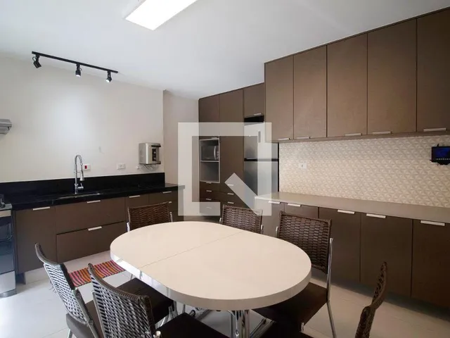 Imagem 7: Este espaçoso apartamento mobiliado está localizado no vibrante bairro de Pinheiros e