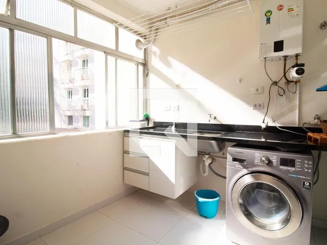 Imagem 11: Este espaçoso apartamento mobiliado está localizado no vibrante bairro de Pinheiros e