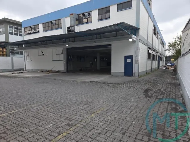 Imagem: O depósito possui 1.943m² de Área, 2.002m² de Área