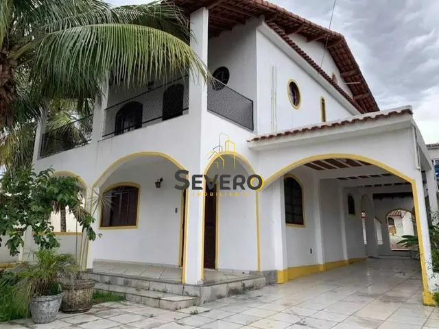 Imagem: A casa possui 4 Dormitórios, 1 Suíte, 1 Banheiro, 2 Vagas