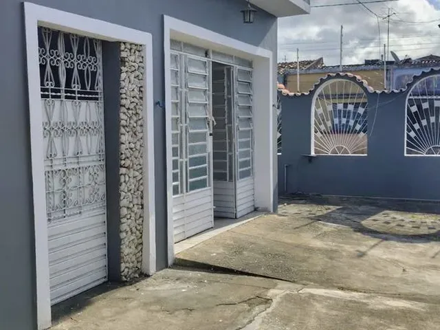Imagem 1: Casa à venda de esquina na Ponta Grossa, 3/4, sala ampla, garagem e DCE, 323m2