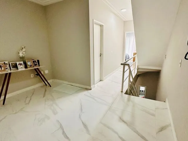 Imagem 5: Casa Triplex à Venda em Jardim Camburi - 270m2 300m da Praia de Camburi
