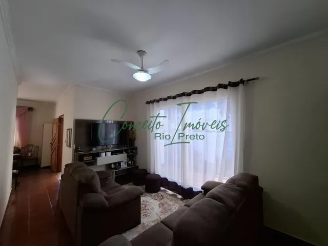 Imagem: A casa possui 3 Dormitórios, 1 Suíte, 3 Banheiros, 2