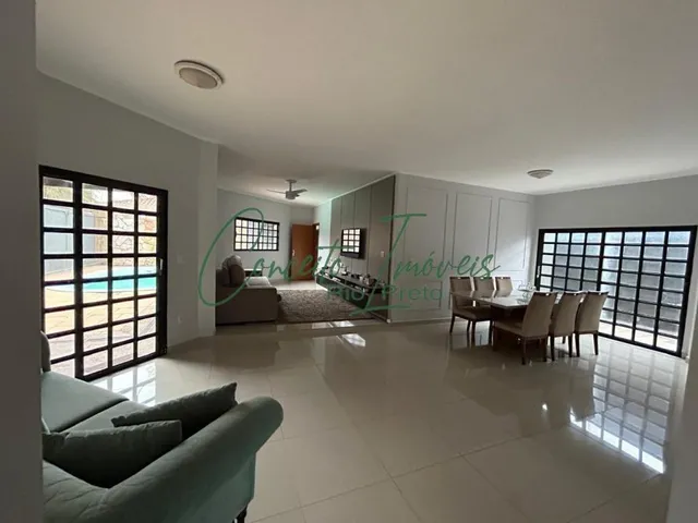 Imagem: A casa possui 3 Dormitórios, 1 Suíte, 3 Banheiros, 4
