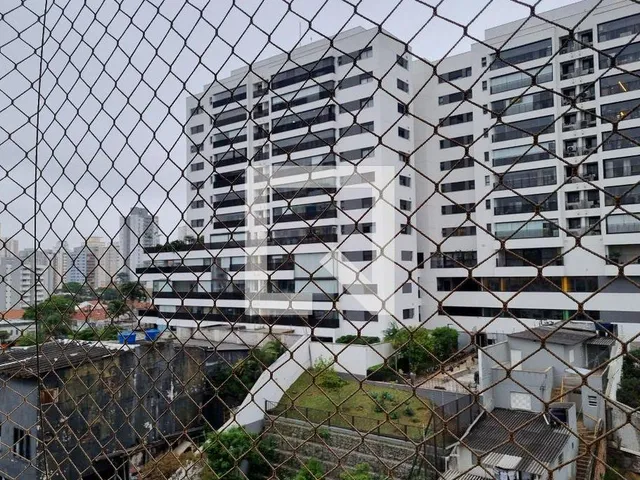 Imagem 15: Localizado na vibrante cidade de São Paulo, este apartamento oferece uma experiência de