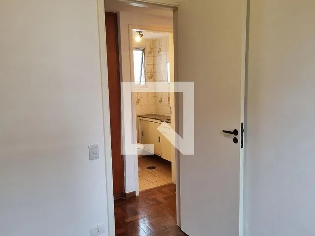 Imagem 14: Localizado na vibrante cidade de São Paulo, este apartamento oferece uma experiência de