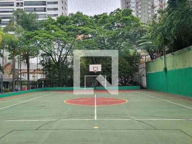 Imagem 2: Localizado na vibrante cidade de São Paulo, este apartamento oferece uma experiência de