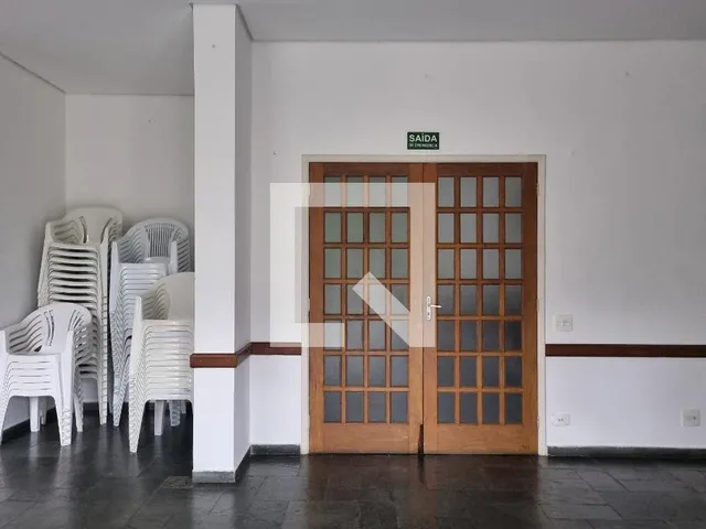 Imagem 3: Localizado na vibrante cidade de São Paulo, este apartamento oferece uma experiência de