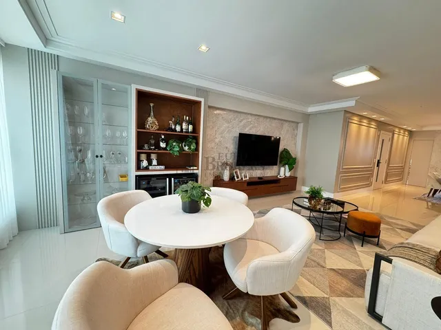 Imagem 11: Apartamento de 03 suítes com vista mar no Centro de Balneário Camboriú