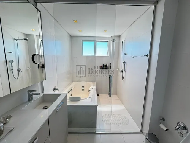 Imagem 13: Apartamento de 03 suítes com vista mar no Centro de Balneário Camboriú