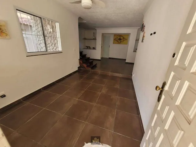 Imagem 8: Casa À Venda em Niterói, Piratininga, com 5 Quartos, 218M²