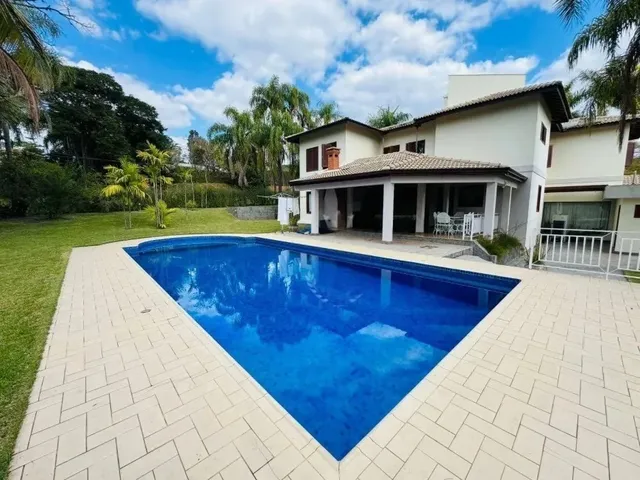 Imagem: A casa possui 5 Dormitórios, 3 Suítes, 6 Banheiros, 8
