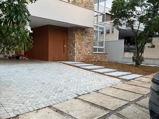Imagem: A casa possui 3 Dormitórios, 3 Suítes, 4 Banheiros, 4