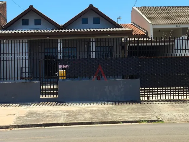 Imagem: Casa à Venda com 3 Quartos, Garagem e Churrasqueira