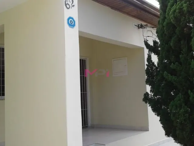 Imagem: A casa possui 2 Dormitórios, 2 Banheiros, 2 Vagas na