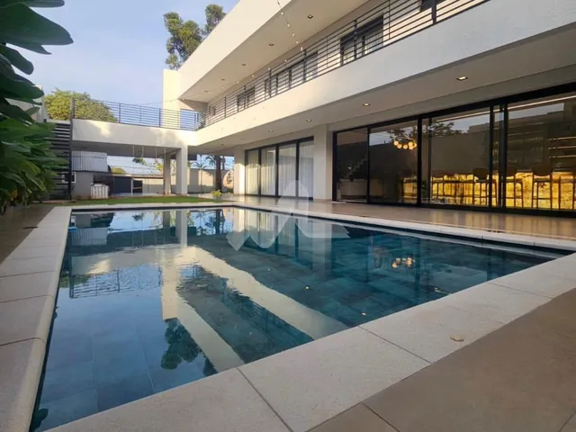 Imagem: Casa alto padrão a venda, localizada no