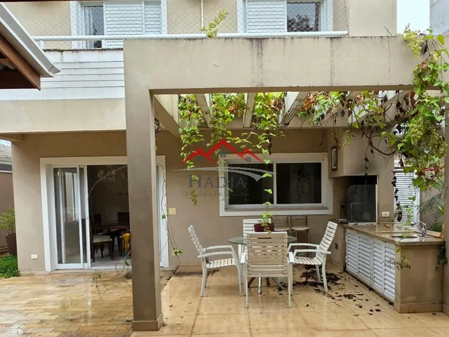 Imagem: A casa em condomínio possui 3 Dormitórios, 3 Suítes, 5
