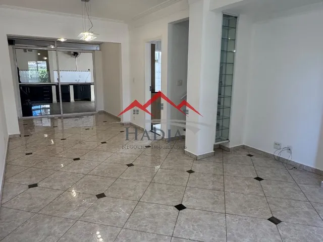 Imagem: A casa possui 3 Dormitórios, 1 Suíte, 3 Banheiros, 4