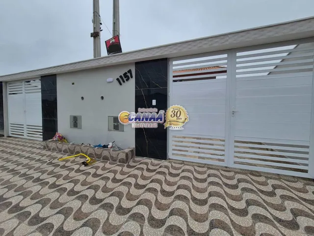 Imagem 3: Casa com Piscina À Venda em Mongaguá-Sp - 2 Quartos (1 Suíte)!