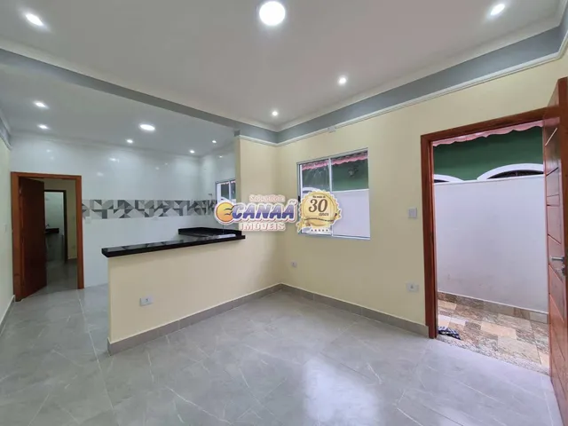 Imagem 9: Casa com Piscina À Venda em Mongaguá-Sp - 2 Quartos (1 Suíte)!