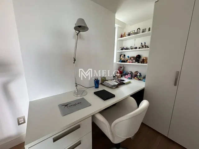 Imagem 5: EXCLUSIVO! Vende-se Apt com 247m² Mobiliado, 4 Suítes, Andar Super Alto e 3 Vagas