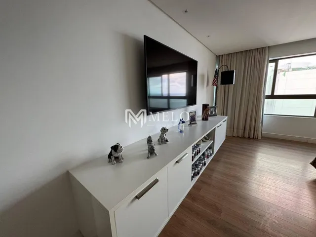 Imagem 6: EXCLUSIVO! Vende-se Apt com 247m² Mobiliado, 4 Suítes, Andar Super Alto e 3 Vagas