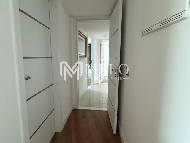 Imagem 15: EXCLUSIVO! Vende-se Apt com 247m² Mobiliado, 4 Suítes, Andar Super Alto e 3 Vagas