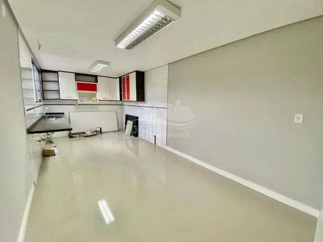 Imagem 2: Residência de Alto Padrão À Venda em Porto Alegre-Rs, Bairro Espírito Santo 4 Quartos, 2 Suítes, 3 Salas, 6 Vagas, 600M²
