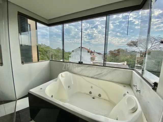 Imagem 6: Residência de Alto Padrão À Venda em Porto Alegre-Rs, Bairro Espírito Santo 4 Quartos, 2 Suítes, 3 Salas, 6 Vagas, 600M²