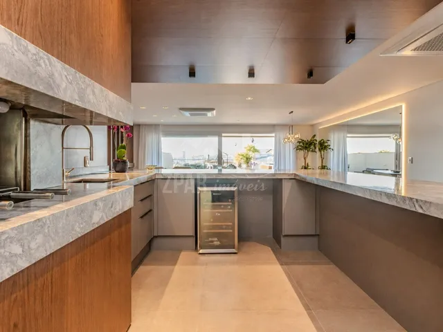 Imagem 9: Imperdível apartamento de alto padrão com 3 suítes e 4 vagas na Vila Assunção, Porto