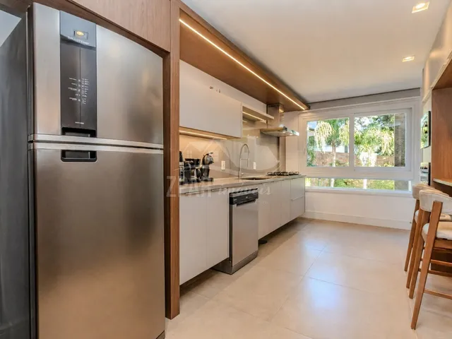 Imagem 7: Imperdível apartamento de alto padrão com 3 suítes e 4 vagas na Vila Assunção, Porto