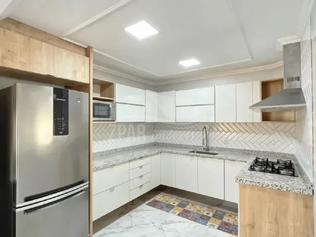 Imagem 2: Casa À Venda em Porto Alegre-Rs, Bairro Hípica: 3 Quartos, 1 Suíte, 2 Salas, 2 Banheiros, 140M². Imperdível!