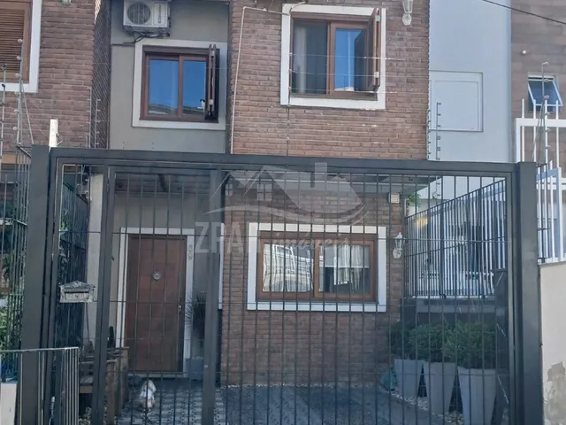 Imagem: Casa à venda em Porto Alegre-RS, bairro